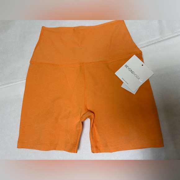 NWT;Beyond Yoga Spacedye Keep Pace Short 🌟 - Picture 3 of 13